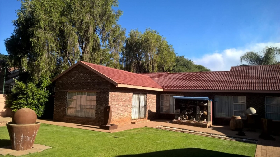 4 Bedroom Property for Sale in Wilkoppies North West